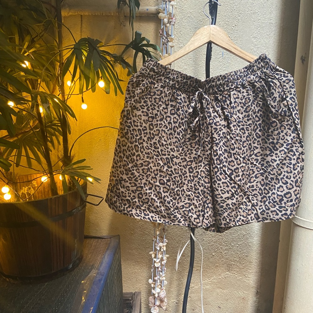 Leopard Print Shorts.Size- XS - Picture 5 of 12
